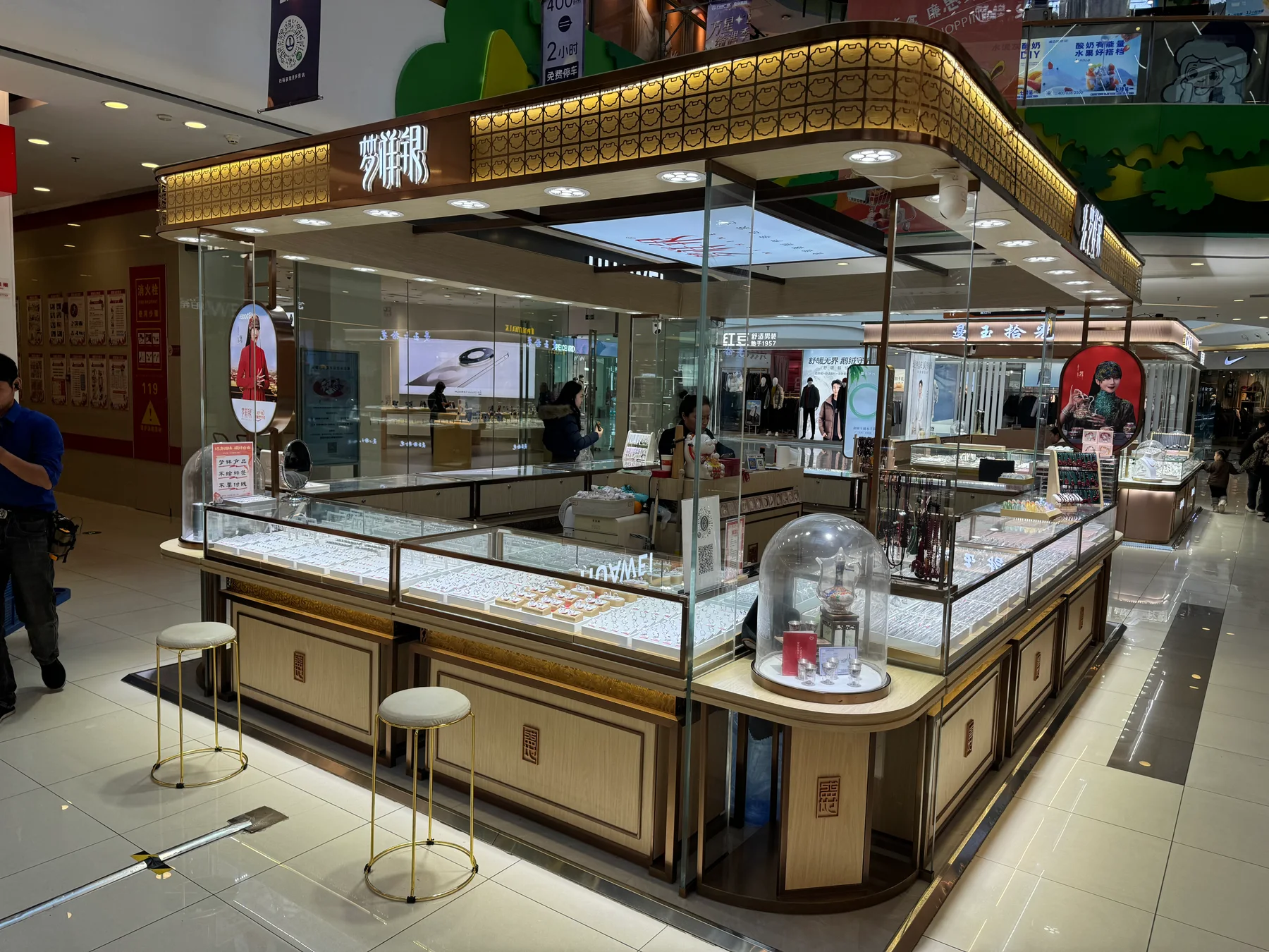 Zhejiang Mengxiang Silver rounded island counter and glass showcases